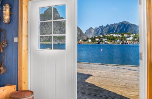 Moskenes House | CaspAra authentic Rorbu best view in Reine Lofoten