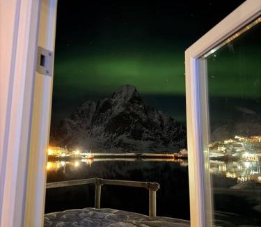 Moskenes House | CaspAra authentic Rorbu best view in Reine Lofoten