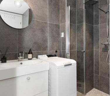 Trondheim City Centre Apartment | Cathedral & Square - City Centre - Sleeps 4 - WiFi