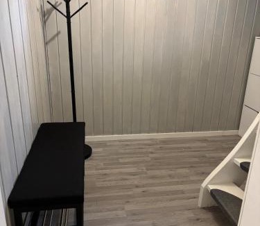 Ringerike Apartment | Central 2 bedroom basement apartment for 1-6 people with free parking