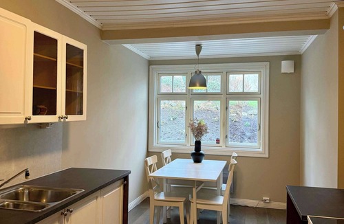 Haugesund Apartment | Central 3-Bedroom Apartment Free Parking & Wifi