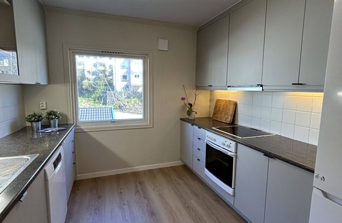 Arstad Apartment | Central 3 bedroom apartment with parking