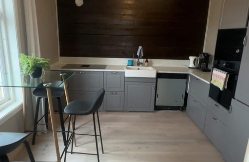 Haugesund House | Central 4-Bedroom Apartment Free Parking & Wifi