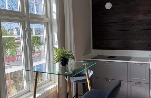 Haugesund House | Central 4-Bedroom Apartment Free Parking & Wifi