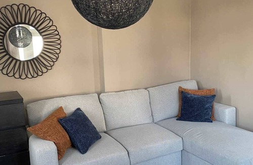 Haugesund House | Central 4-Bedroom Apartment Free Parking & Wifi