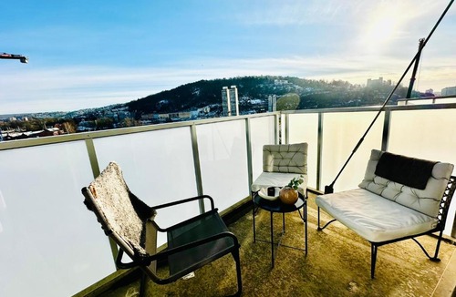 Gamle Oslo Apartment | Central by Oslo S and Opera Balcony and Morning Sun