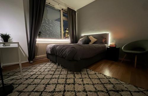 Majorstua House | Central Oslo - Deluxe Queen Bedroom in Majorstuen Bogstadveien Shopping
