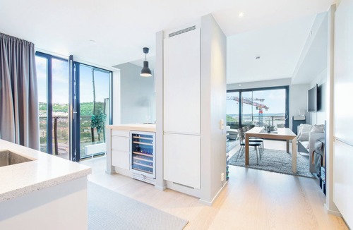 Bjørvika Apartment | Central Penthouse on 19th Floor with Amazing View