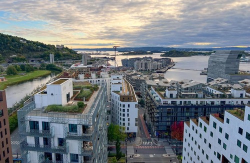 Bjørvika Apartment | Central Penthouse on 19th Floor with Amazing View