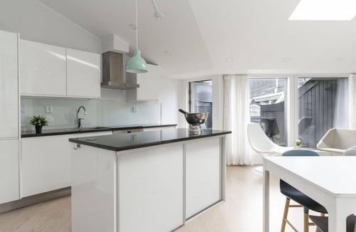 Etu-Toolo Apartment | Central penthouse w/sauna & jacuzzi for 11 people