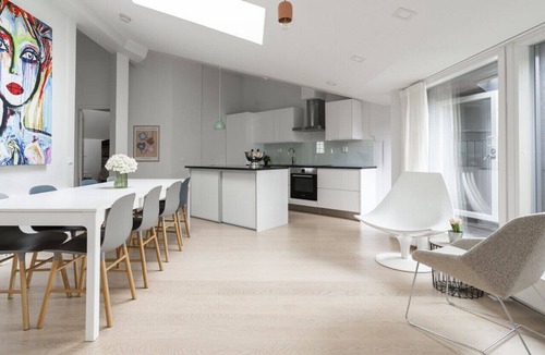 Etu-Toolo Apartment | Central penthouse w/sauna & jacuzzi for 11 people