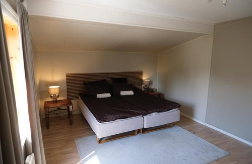 Raufoss Apartment | Centrally located, 3 bedrooms, garden, parking and fast WiFi