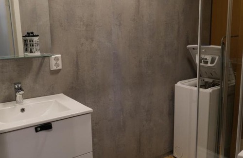 Raufoss Apartment | Centrally located, 3 bedrooms, garden, parking and fast WiFi