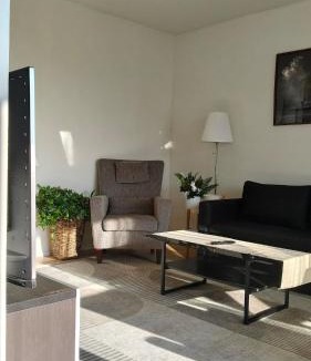 Tapiola Apartment | Centrally-located apartment next to shopping center & Metro