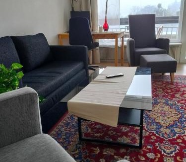 Tapiola Apartment | Centrally-located apartment next to shopping center & Metro