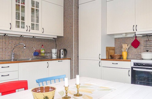 Arvika House | Centrally located cottage in Arvika with large garden and terrace.