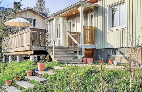 Arvika House | Centrally located cottage in Arvika with large garden and terrace.