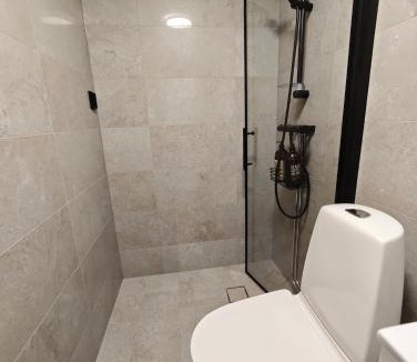 Sala Apartment | Centralt gästhus i Sala med kök, trädgård & Wi-Fi