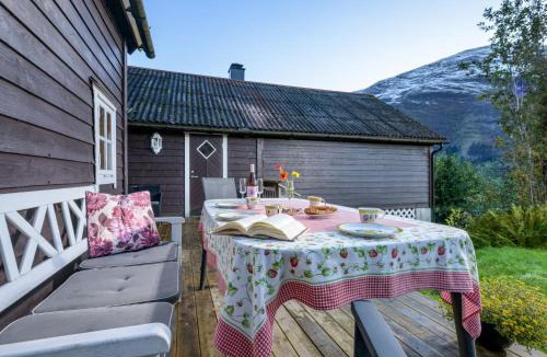 Olden Ski Chalet | Chalet Eiketun by Interhome