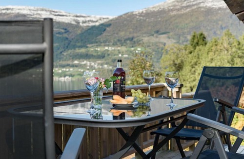 Olden Ski Chalet | Chalet Fjordblick I by Interhome