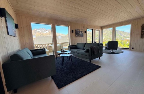 Sørvagen Ski Chalet | Chalet Glåpen
