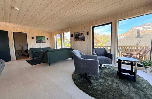 Sørvagen Ski Chalet | Chalet Glåpen