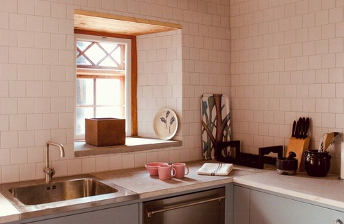 Burgsvik Apartment | Charmig flat in restored stone barn close to sea