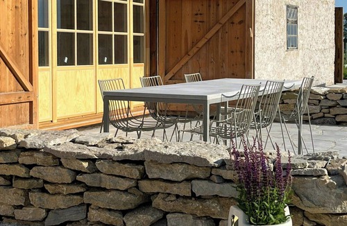 Burgsvik Apartment | Charmig flat in restored stone barn close to sea