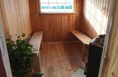 Sveg House | Charmig gård med bastu, strandtomt och utedusch i naturskönt område