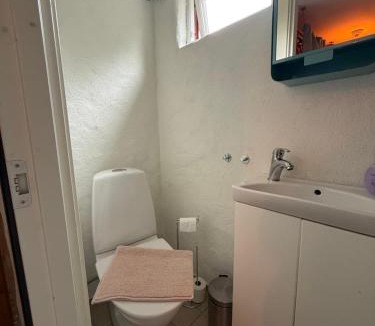 Sankt Olof Apartment | Charmig liten lägenhet på Österlen