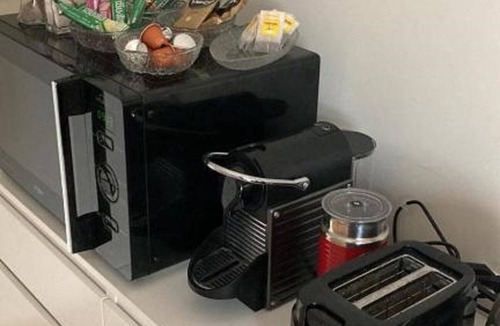 Vallentuna Villa | Charmig och Nybyggt Familjvänligt Boende i Naturområde 80 kvm