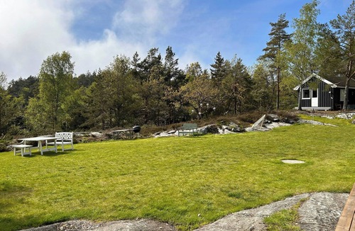 Risor House | Charming 1970s cabin at Risør, Øysang