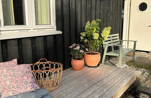 Risor House | Charming 1970s cabin at Risør, Øysang