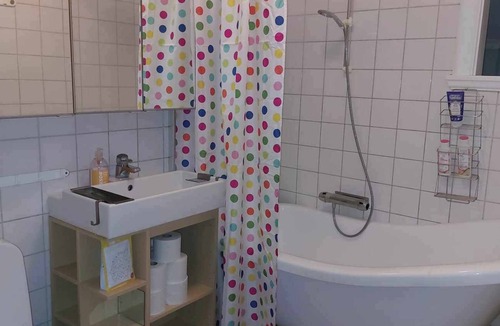 Lerum Municipality Apartment | Charming 3-bedroom apartment with WiFi in Alingsås