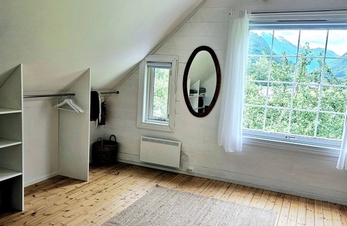 Hjelle House | Charming 3-bedroom house in beautiful Stryn, perfect for relaxing stays