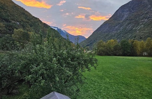 Hjelle House | Charming 3-bedroom house in beautiful Stryn, perfect for relaxing stays
