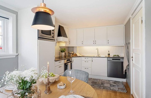 Haugesund House | Charming and centrally located detached house by the marina. 3 bedroom, EV charg