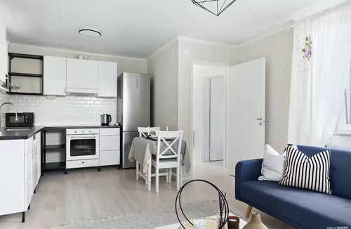 Sollentuna House | Charming apartment in a red house in Stockholm. Free parking