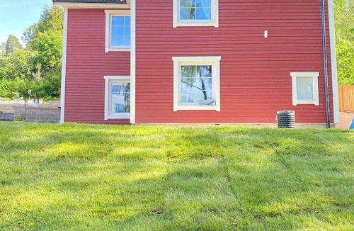 Sollentuna House | Charming apartment in a red house in Stockholm. Free parking