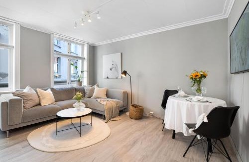 Engen Apartment | Charming Apartment, Walk to Everything in Bergen