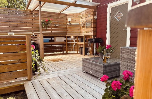 Listerby Cabin | Charming Cabin Retreat – Hot Tub, Air Conditioning & Serene Countryside