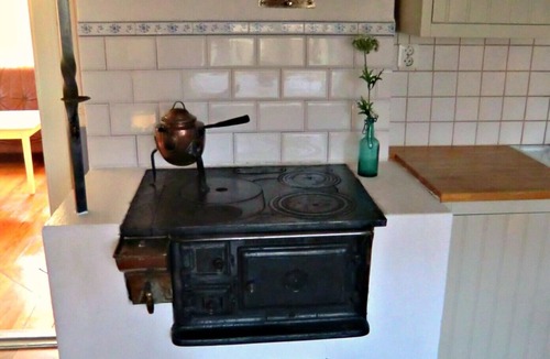 Holsbybrunn Cottage | Charming cabin, Sauna, pond, lake, boat, fishing, bicycles, WiFi, child fr