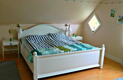 Holsbybrunn Cottage | Charming cabin, Sauna, pond, lake, boat, fishing, bicycles, WiFi, child fr
