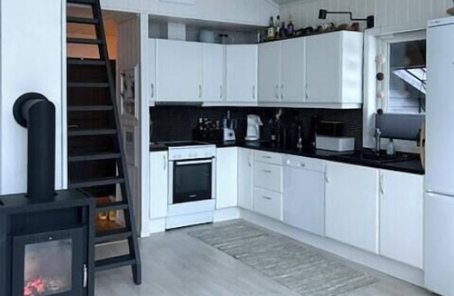 Gulen House | Charming cabin with archipelago views in Sogn