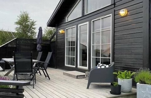 Gulen House | Charming cabin with archipelago views in Sogn