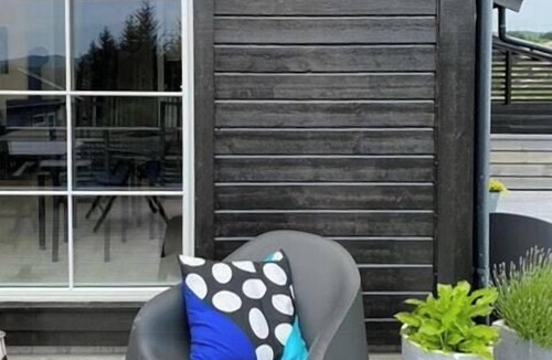 Gulen House | Charming cabin with archipelago views in Sogn