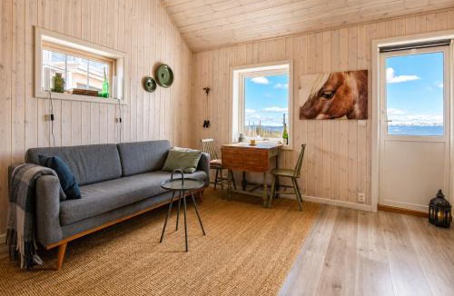 Kamben House | Charming cabin with a view