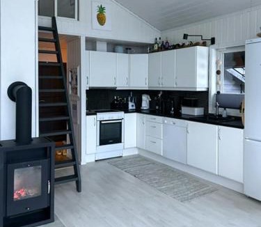 Gulen House | Charming Cabin With Archipelago Views In Sogn