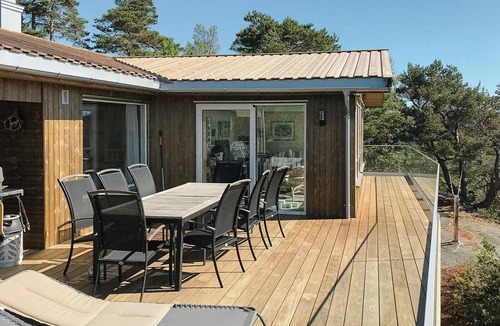 Larvik House | Charming cabin with panoramic view at Ranvika