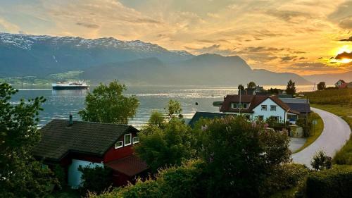 Sandane House | Charming Casa Hauge BB Sunset Room